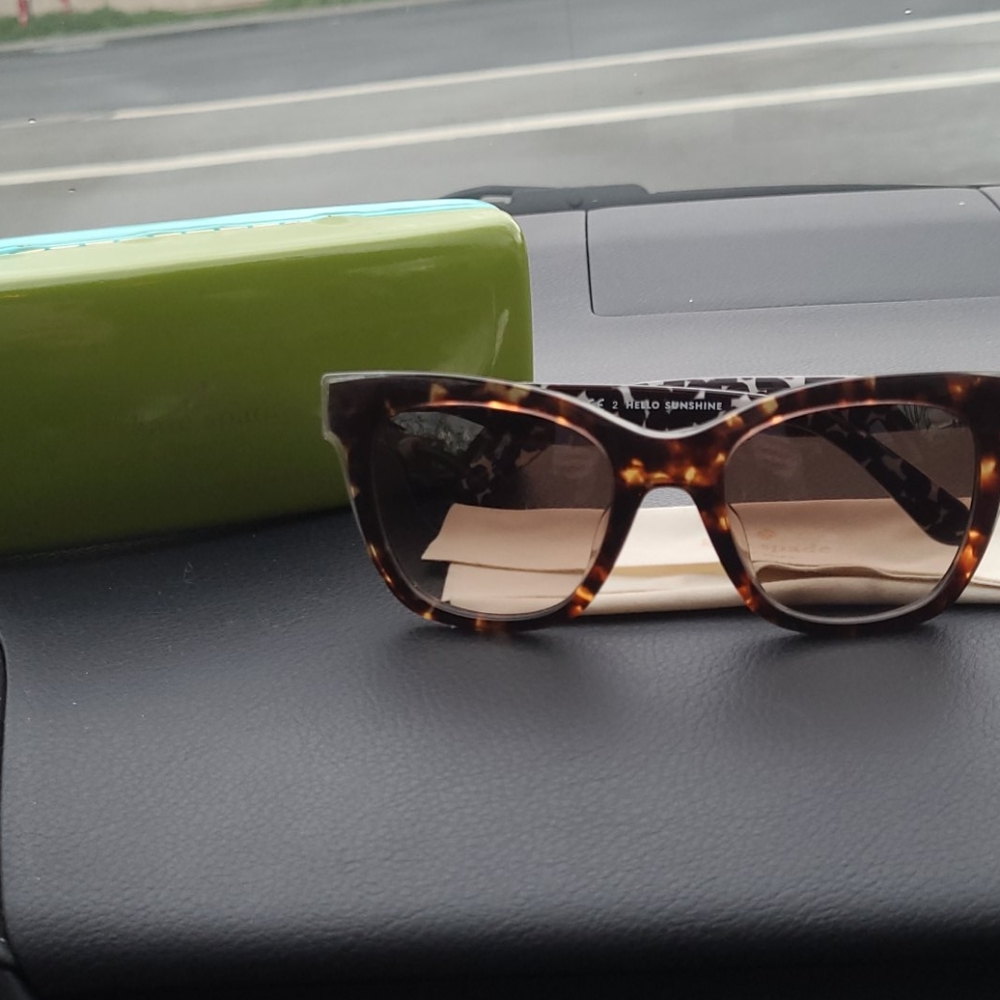 Kate Spade sunglasses 🕶